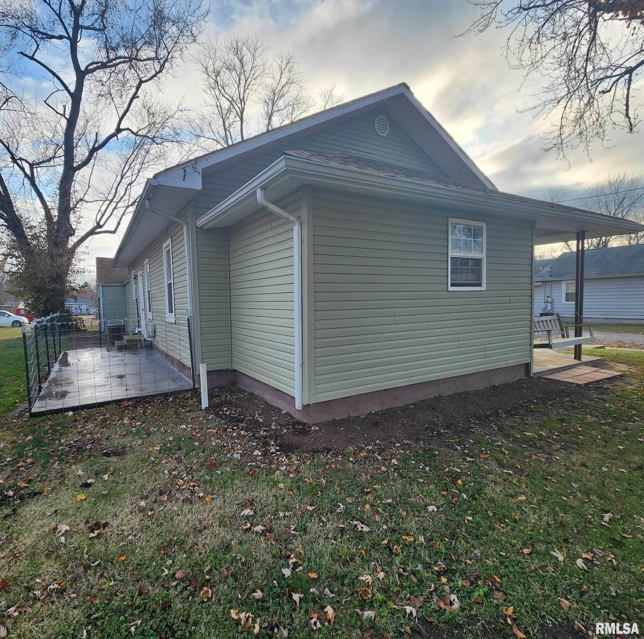 1102 Grayson Street Benton, IL 62812 - Photo 3 of 26 Gallery Image 3