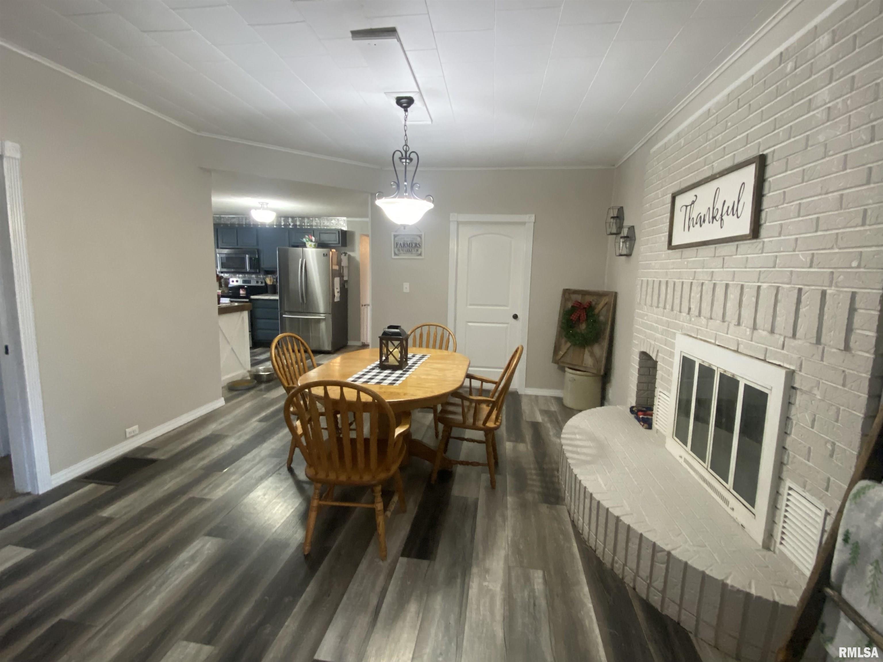 1102 Grayson Street Benton, IL 62812 - Photo 9 of 26 Gallery Image 9