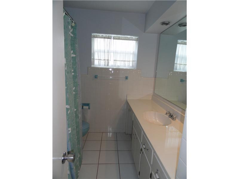1087 Southwest 11th Street Boca Raton, FL 33486 - Photo 13 of 15 Bathroom