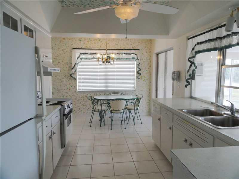 1087 Southwest 11th Street Boca Raton, FL 33486 - Photo 7 of 15 Kitchen
