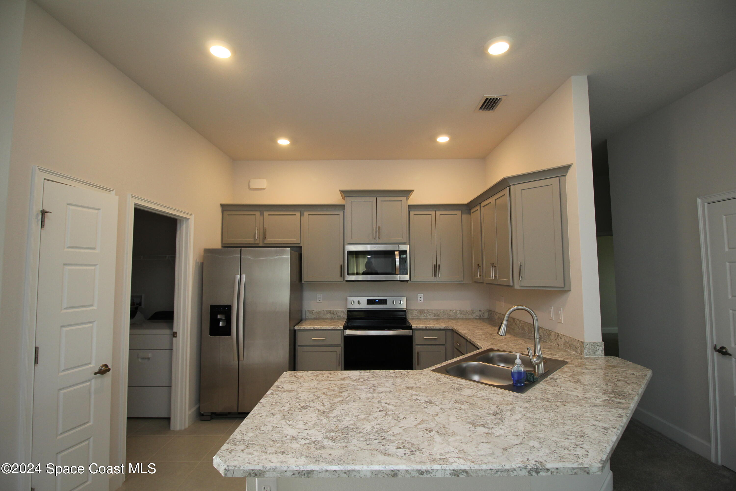 2513 Pinwherry Street Palm Bay, FL 32907 - Photo 3 of 22 IMG_2577