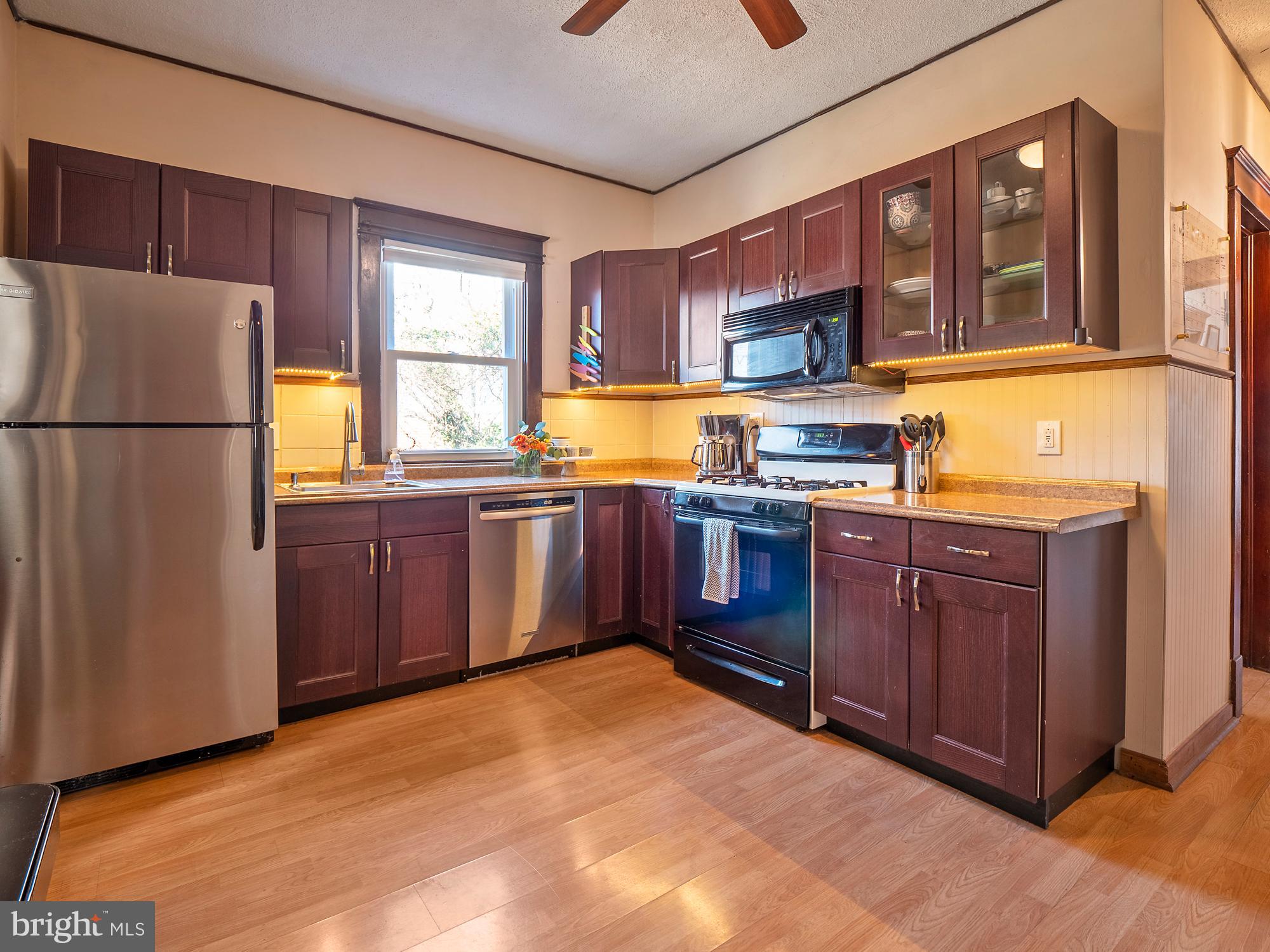 8816 Glenville Road Silver Spring, MD 20901 - Photo 3 of 34