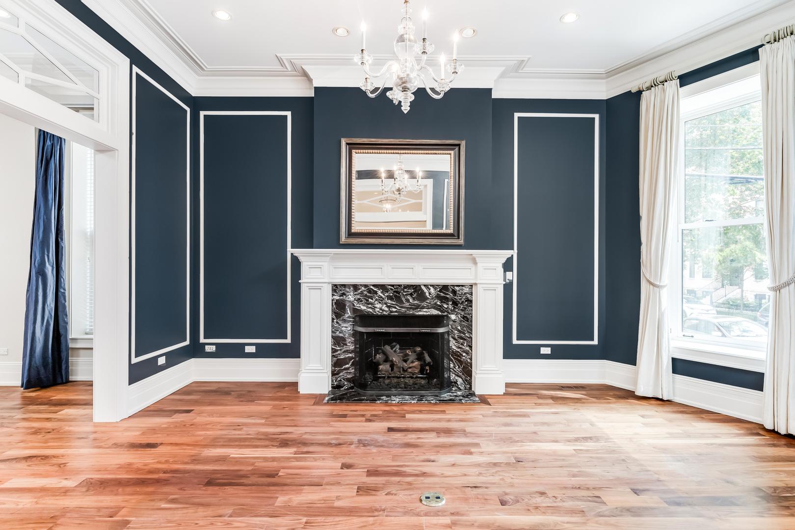 116 West Chestnut Street Chicago, IL 60610 - Photo 2 of 26