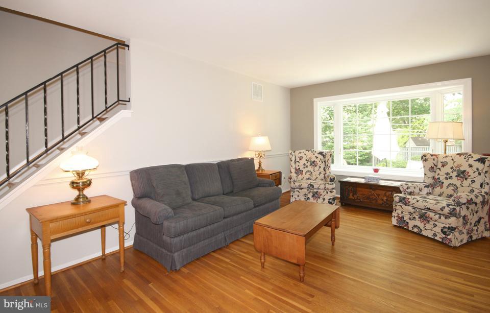 7008 Gillings Road Springfield, VA 22152 - Photo 4 of 27 Living Room