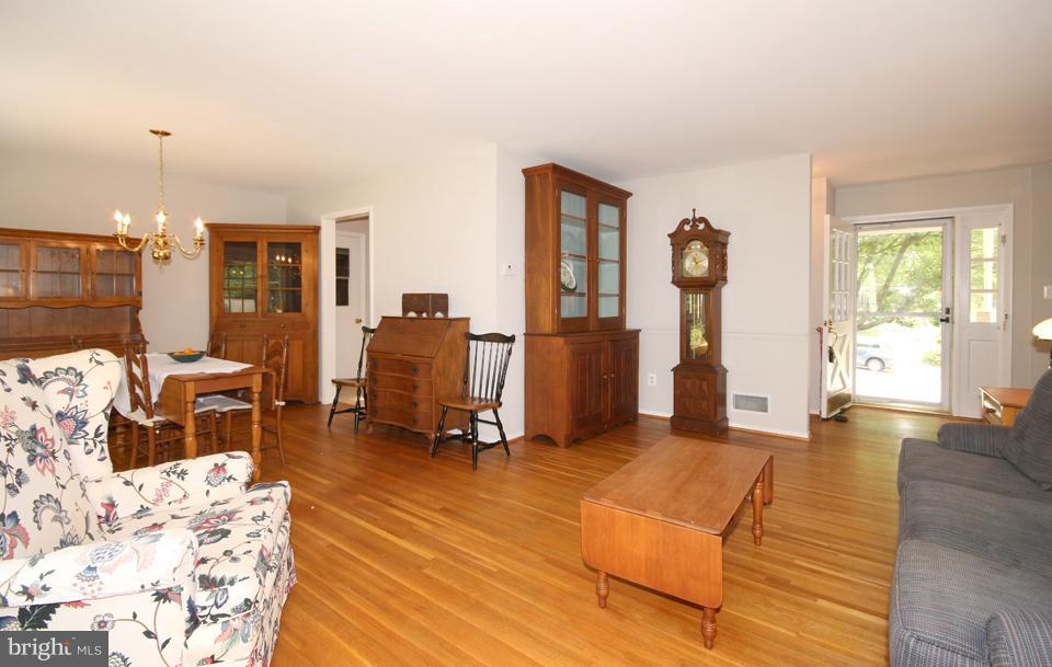 7008 Gillings Road Springfield, VA 22152 - Photo 5 of 27 Living Room