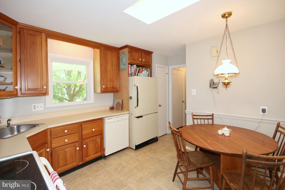 7008 Gillings Road Springfield, VA 22152 - Photo 10 of 27 Kitchen
