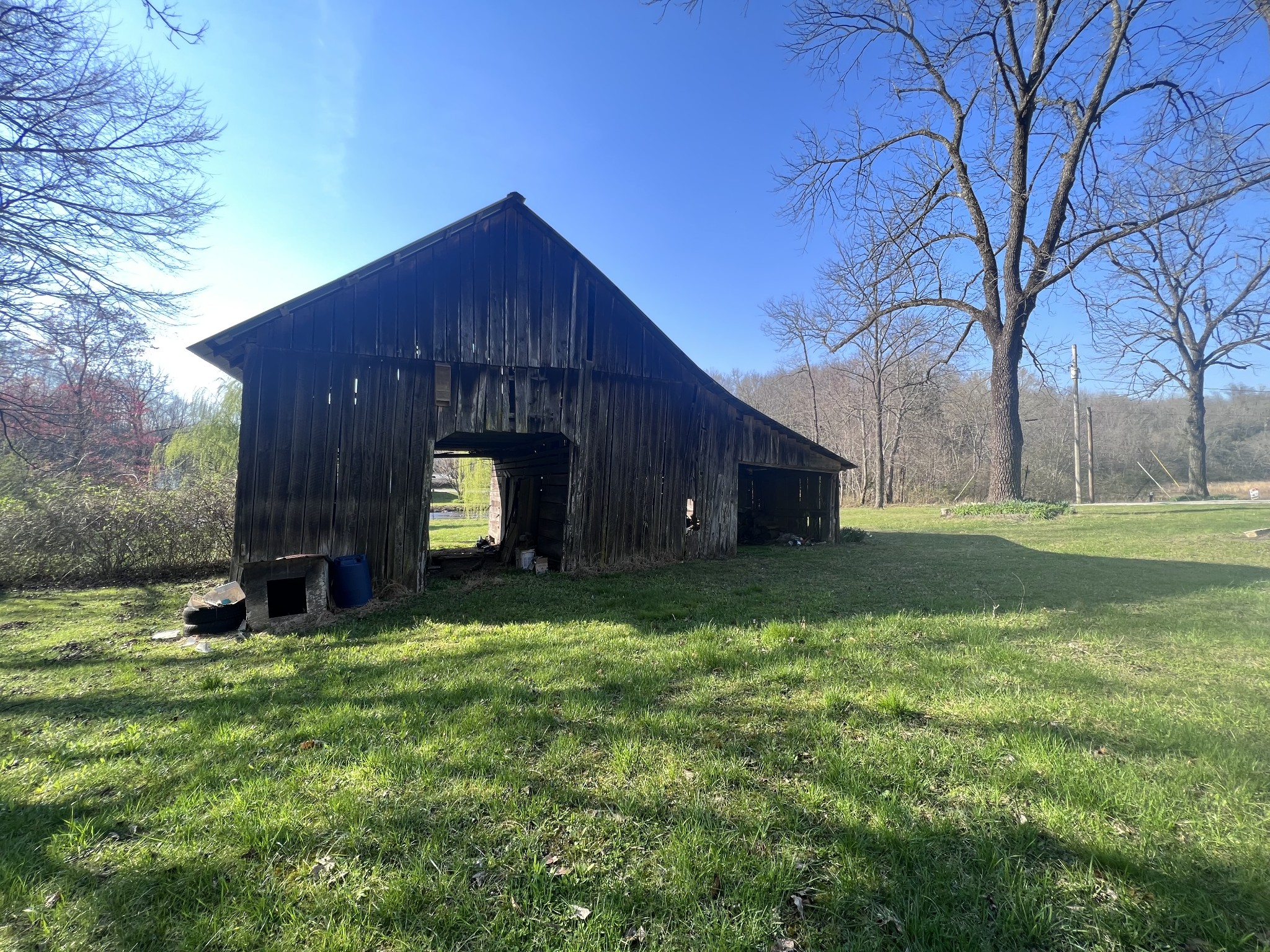 285 Spring Creek Road Lawrenceburg, TN 38464 - Photo 22 of 45 a view of a house with backyard