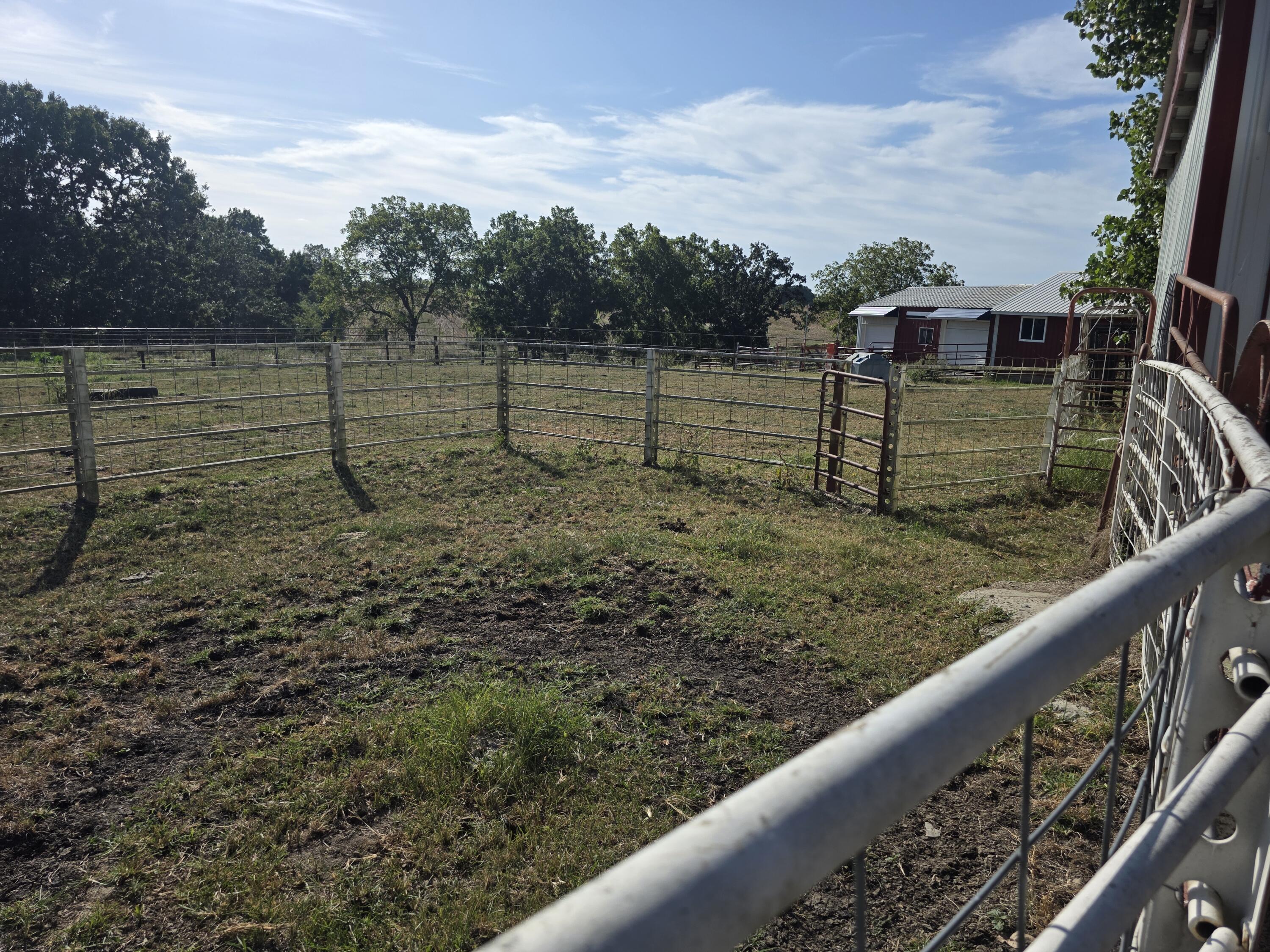 10763 Red Spring Road Mountain Grove, MO 65711 - Photo 10 of 68 Corral