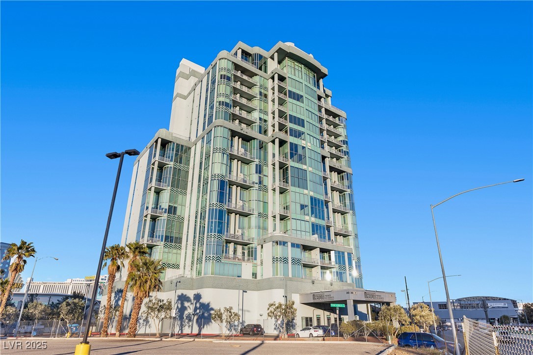 360 East Desert Inn Road, Unit 605 Las Vegas, NV 89109 - Photo 8 of 43 View of complex