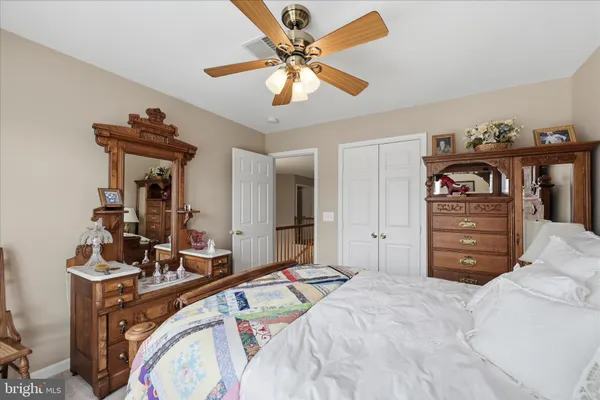 $1,075,000 | 18714 Drummond Place, Leesburg, VA 20176