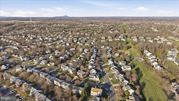 $1,075,000 | 18714 Drummond Place, Leesburg, VA 20176