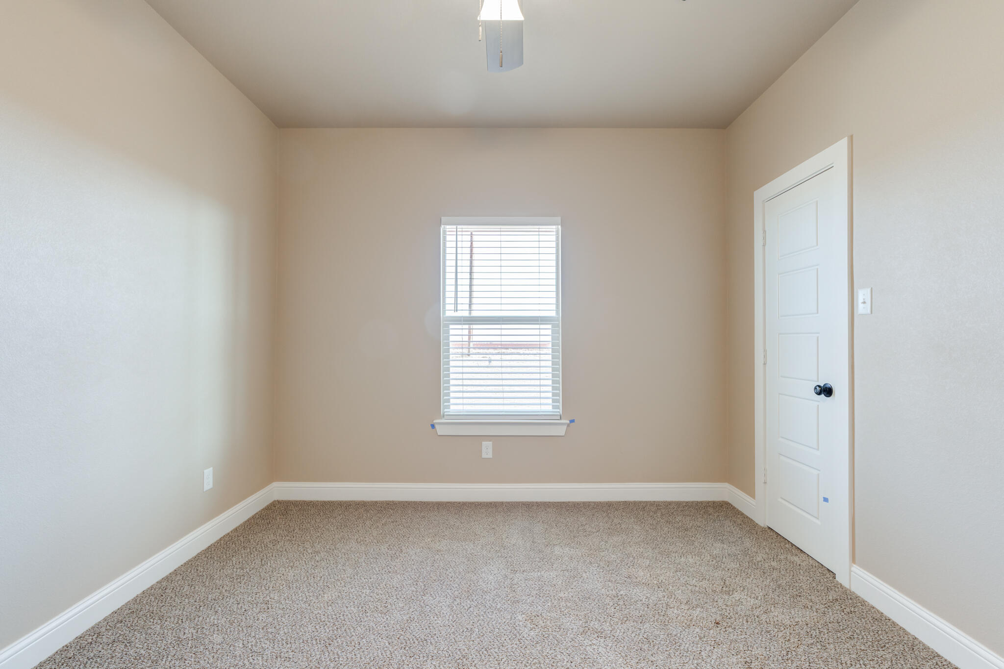 12401 North C R 2900 Lubbock, TX 79403 - Photo 29 of 40 an empty room with a window