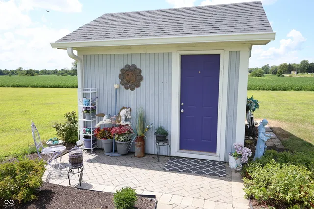 $399,900 | 1421 East Co Road 1000 South, Clayton, IN 46118