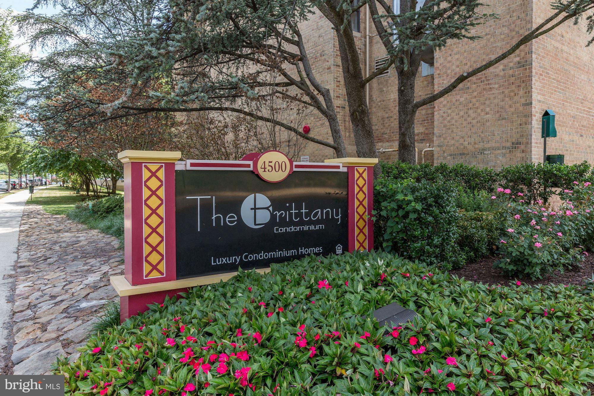 4500 South Four Mile Run Drive, Unit 202 Arlington, VA 22204 - Photo 1 of 26 Exterior (Front)