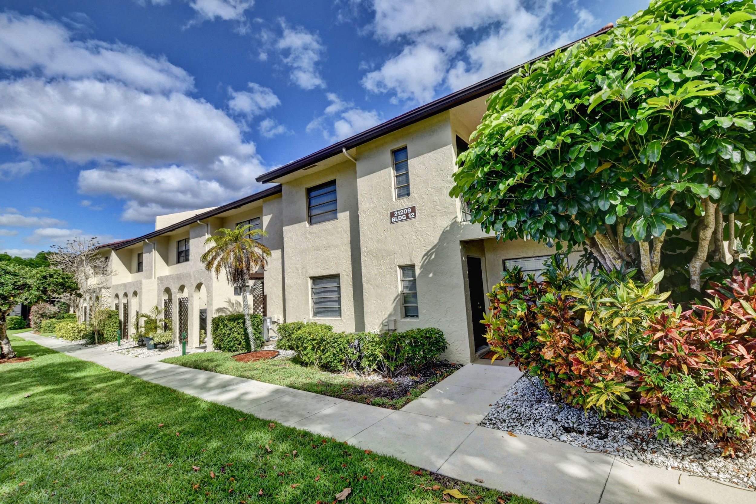 21209 Lago Circle, Unit 12F Boca Raton, FL 33433 - Photo 8 of 54 23_dsc_8772_3_4_5_6