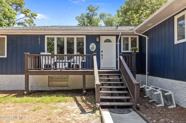 $749,000 | 124 Oakleaf Drive, Pine Knoll Shores, NC 28512