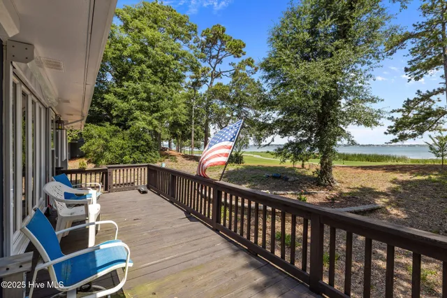 $749,000 | 124 Oakleaf Drive, Pine Knoll Shores, NC 28512