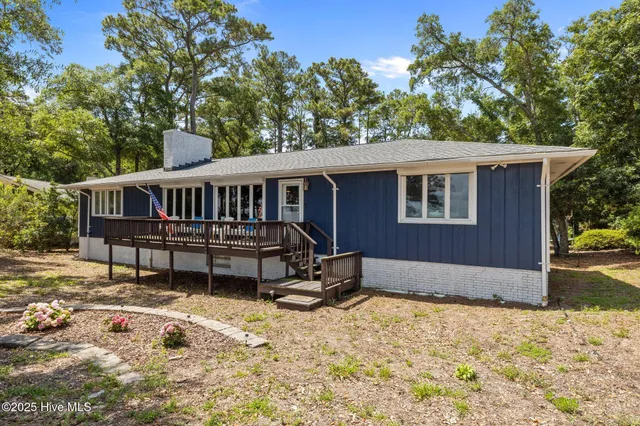 $749,000 | 124 Oakleaf Drive, Pine Knoll Shores, NC 28512