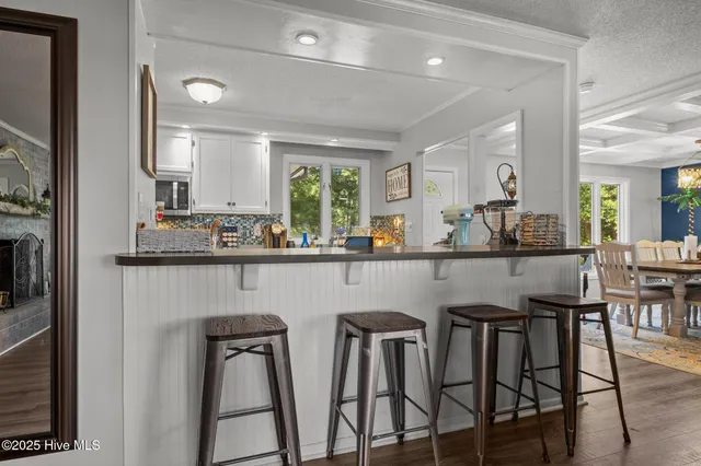 $749,000 | 124 Oakleaf Drive, Pine Knoll Shores, NC 28512