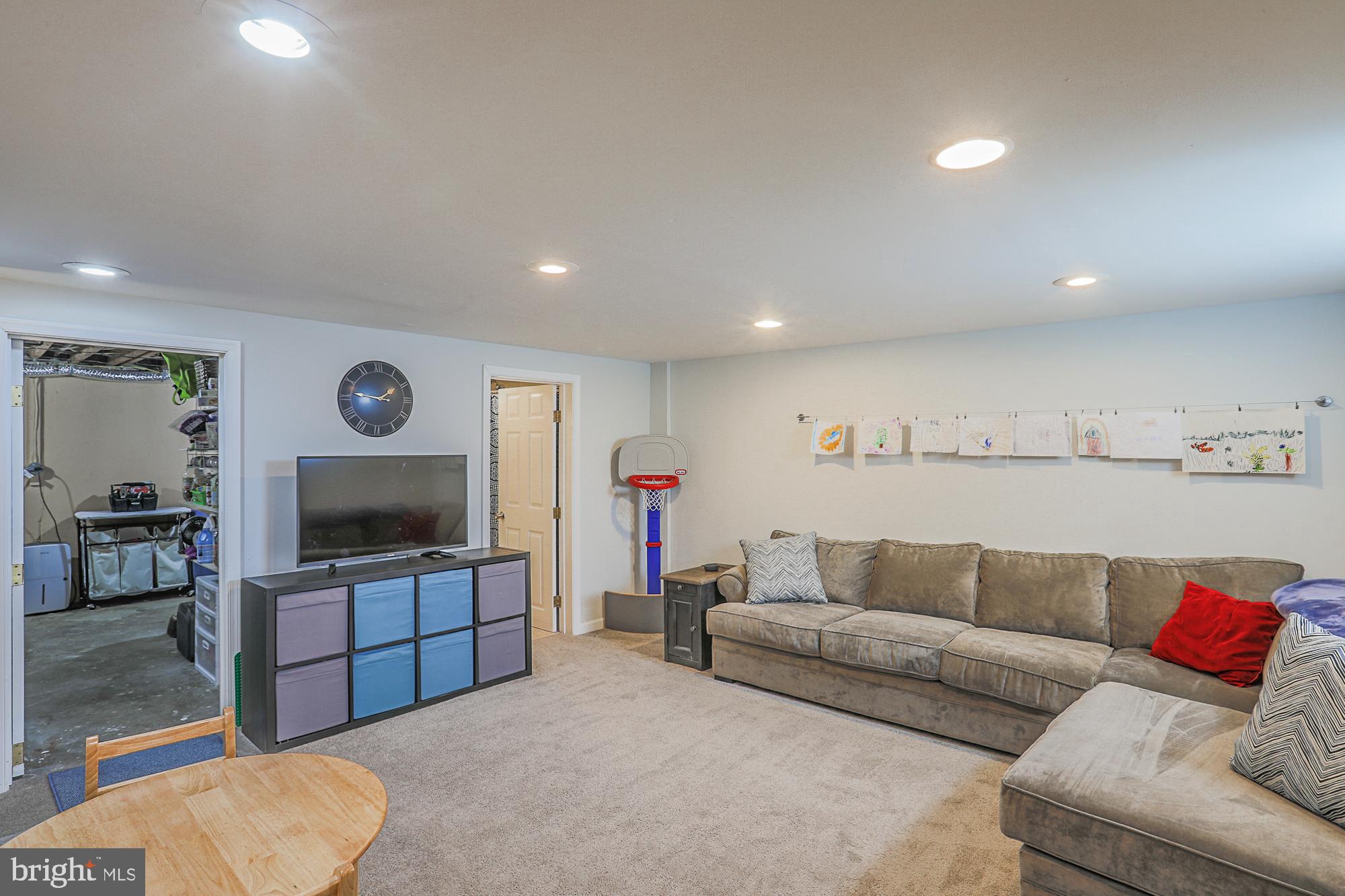 1738 Pin Oak Road Baltimore, MD 21234 - Photo 8 of 29