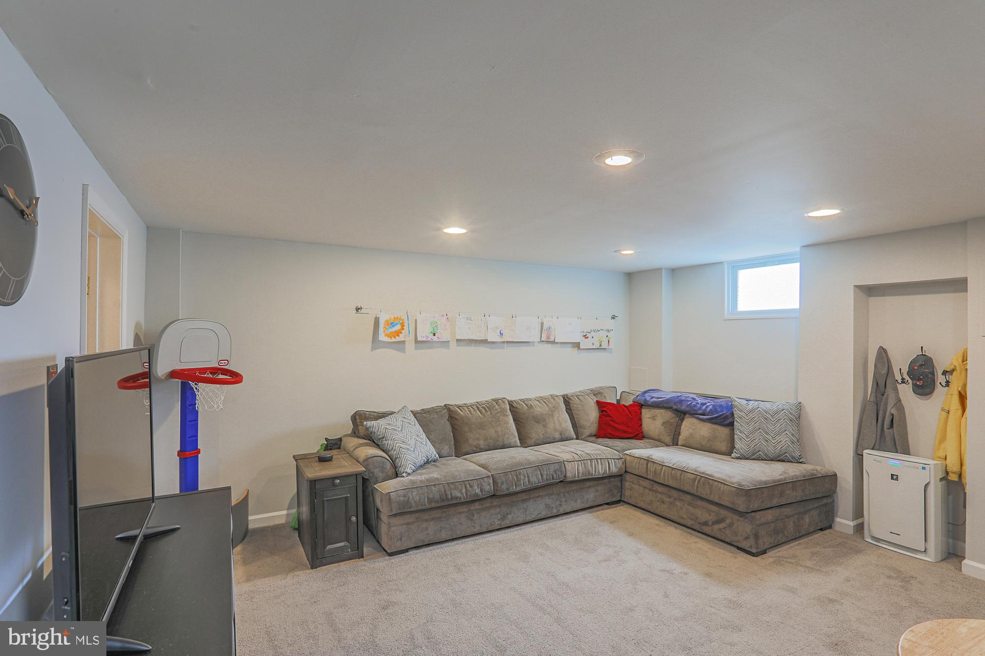 1738 Pin Oak Road Baltimore, MD 21234 - Photo 9 of 29