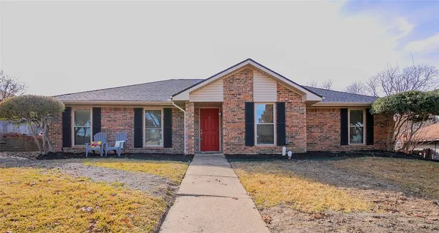 $3,200 | 1610 St James Drive, Carrollton, TX 75007