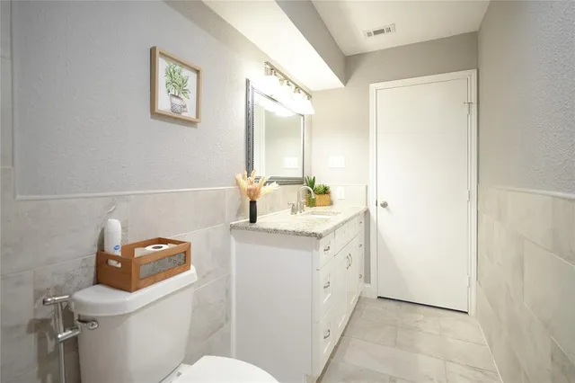 $3,200 | 1610 St James Drive, Carrollton, TX 75007