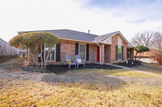 $3,200 | 1610 St James Drive, Carrollton, TX 75007