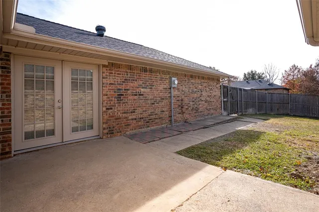 $3,200 | 1610 St James Drive, Carrollton, TX 75007