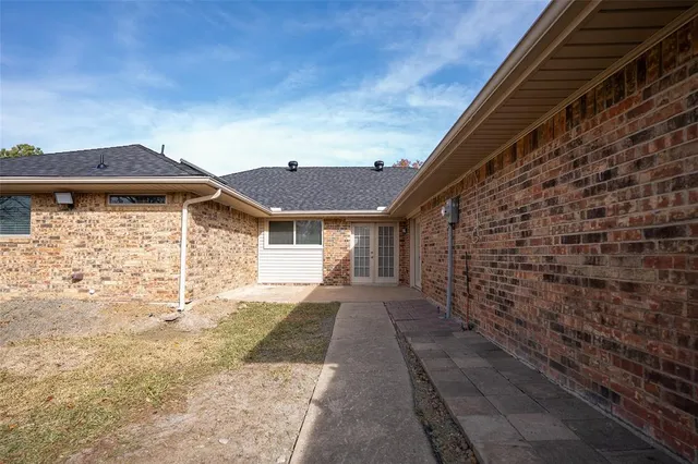 $3,200 | 1610 St James Drive, Carrollton, TX 75007