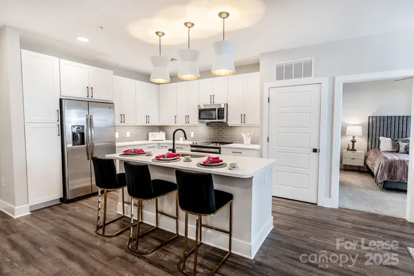 $1,477 | 101 West Morehead Street, Unit S1B, Charlotte, NC 28202