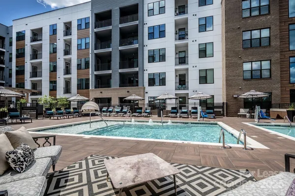 $1,477 | 101 West Morehead Street, Unit S1B, Charlotte, NC 28202