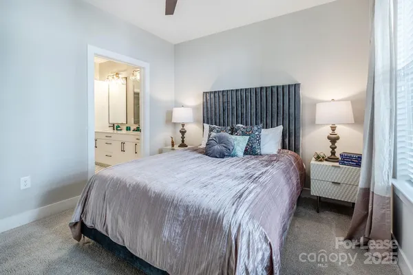 $1,477 | 101 West Morehead Street, Unit S1B, Charlotte, NC 28202