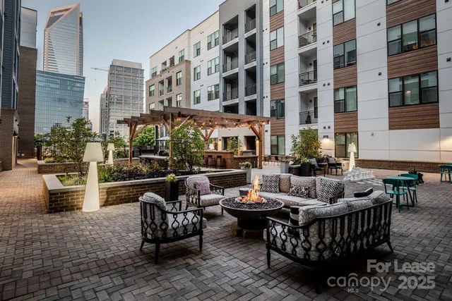 $1,500 | 101 West Morehead Street, Unit S1B, Charlotte, NC 28202