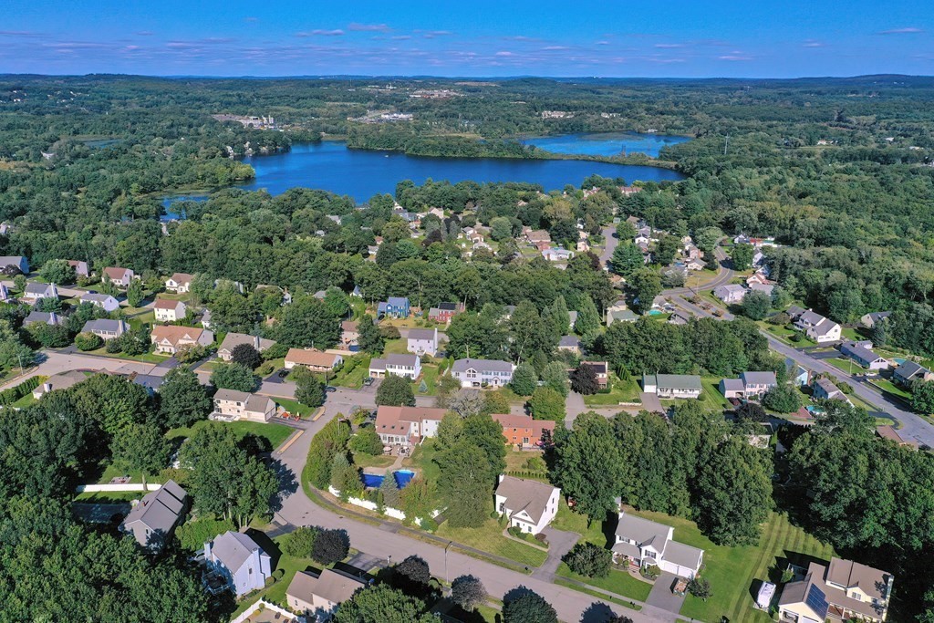 4 Valente Drive Worcester, MA 01604 - Photo 5 of 42