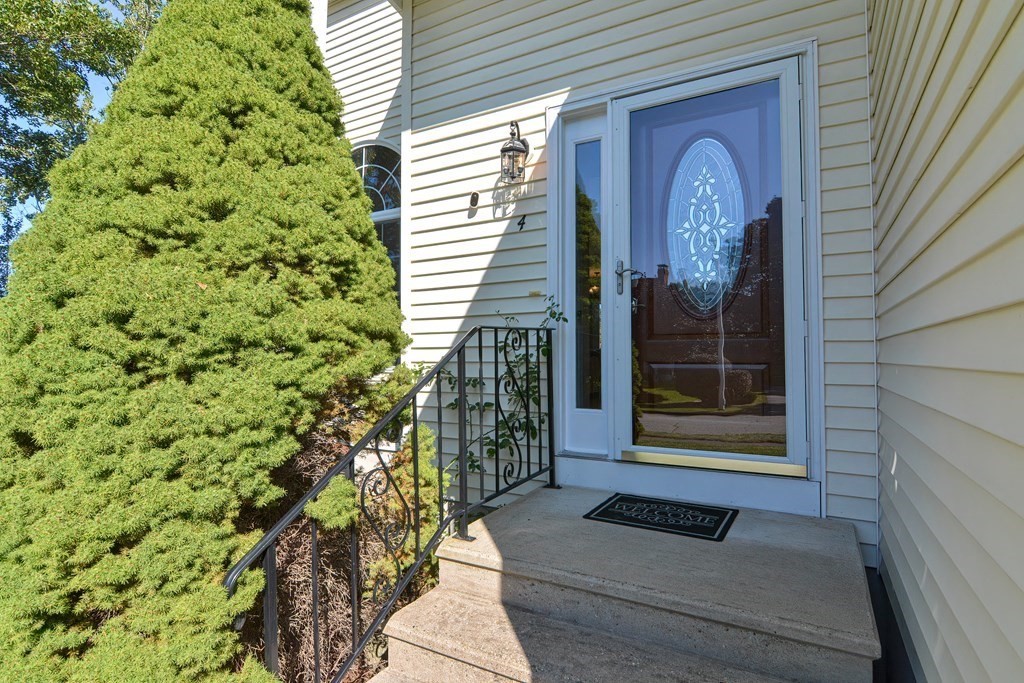 4 Valente Drive Worcester, MA 01604 - Photo 6 of 42