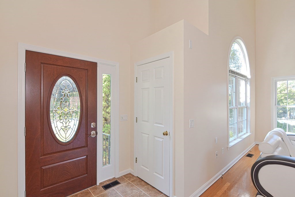 4 Valente Drive Worcester, MA 01604 - Photo 7 of 42