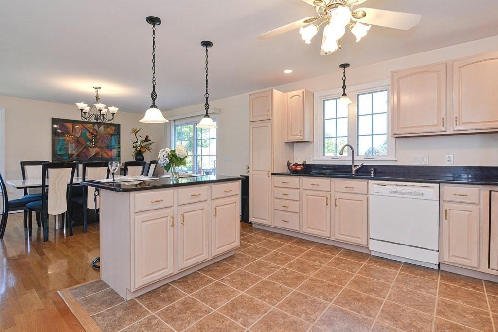 4 Valente Drive Worcester, MA 01604 - Photo 10 of 42