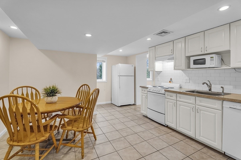 29 Upland Road Burlington, MA 01803 - Photo 28 of 42 Gallery Image 28