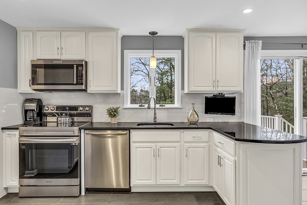 29 Upland Road Burlington, MA 01803 - Photo 3 of 42 Gallery Image 3