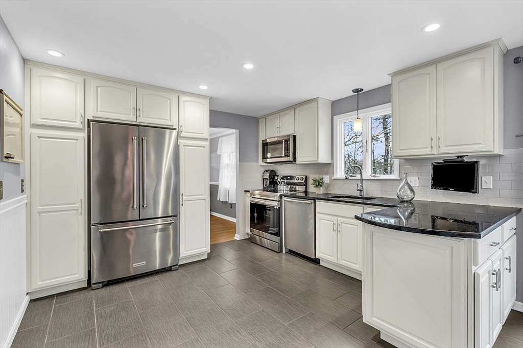 29 Upland Road Burlington, MA 01803 - Photo 6 of 42 Gallery Image 6