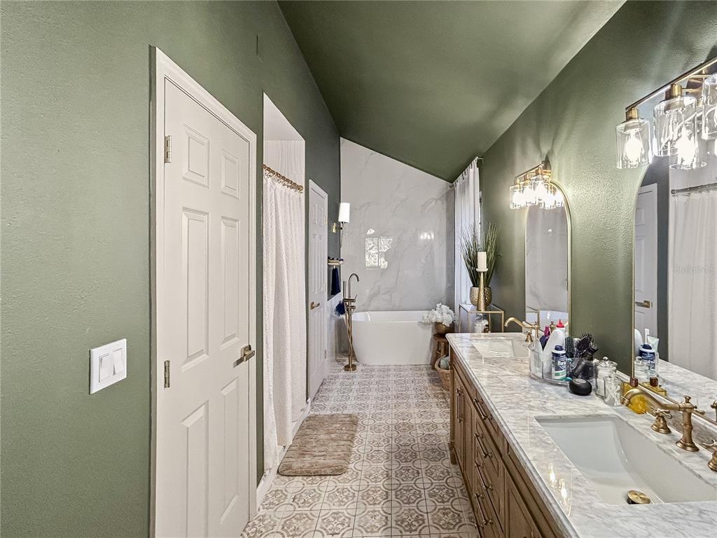 331 Cascade Circle Palm Harbor, FL 34684 - Photo 11 of 28