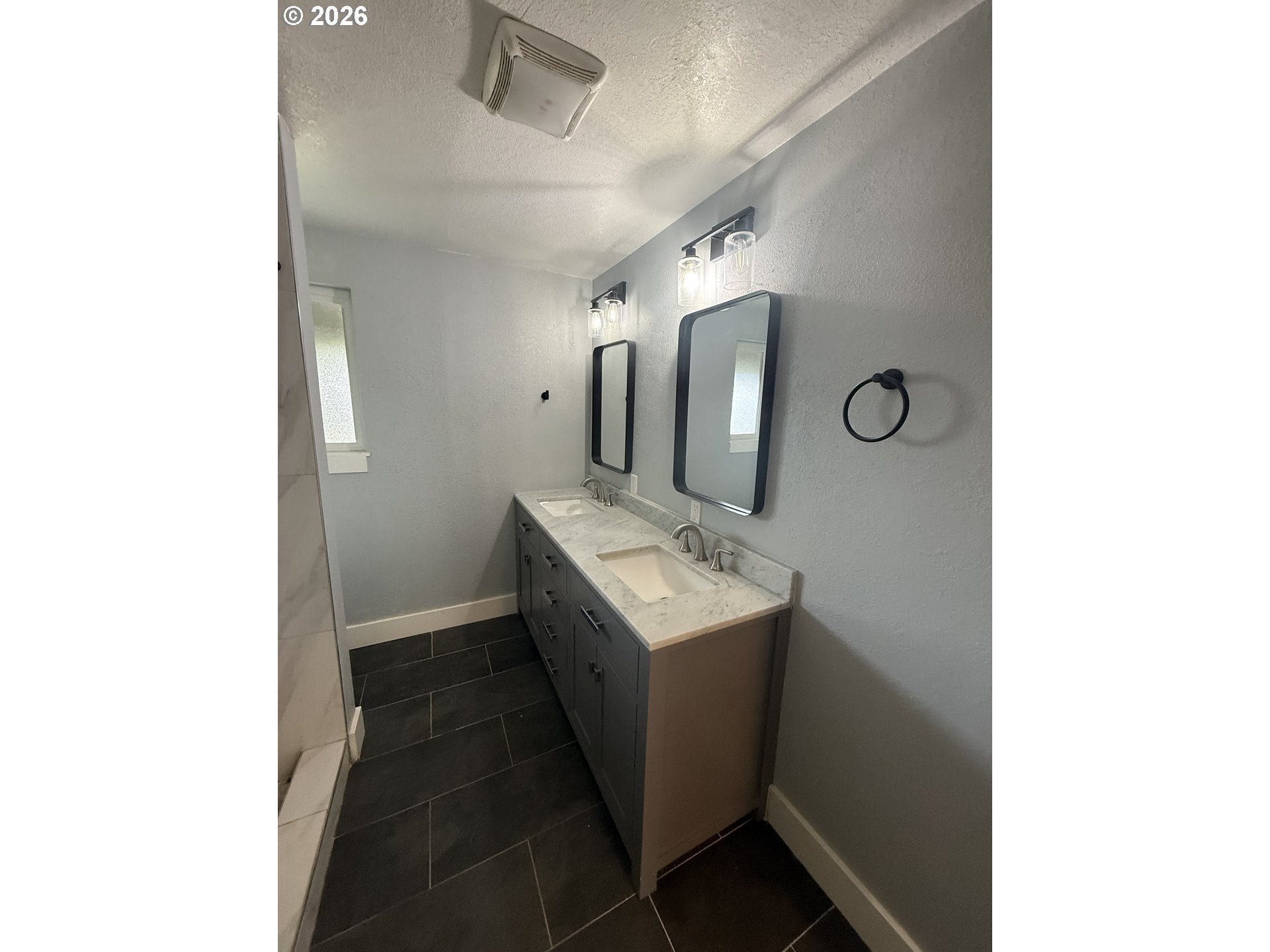6974 Glacier Drive Springfield, OR 97478 - Photo 15 of 37 a utility room with dryer and washer