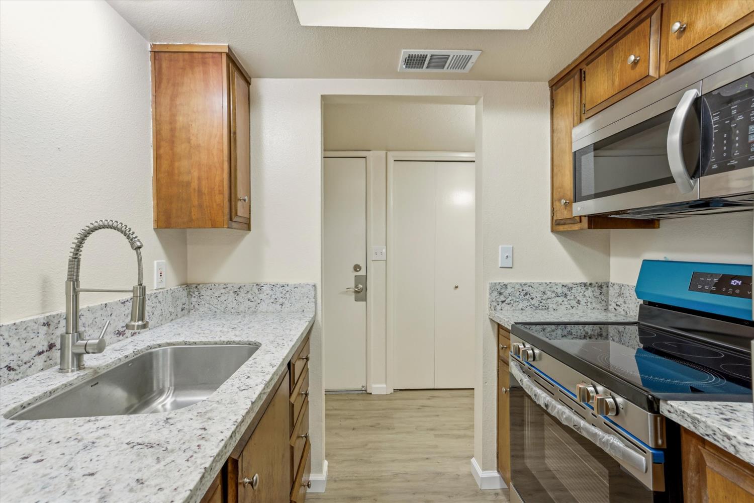 3639 Appleton Way Stockton, CA 95219 - Photo 7 of 37