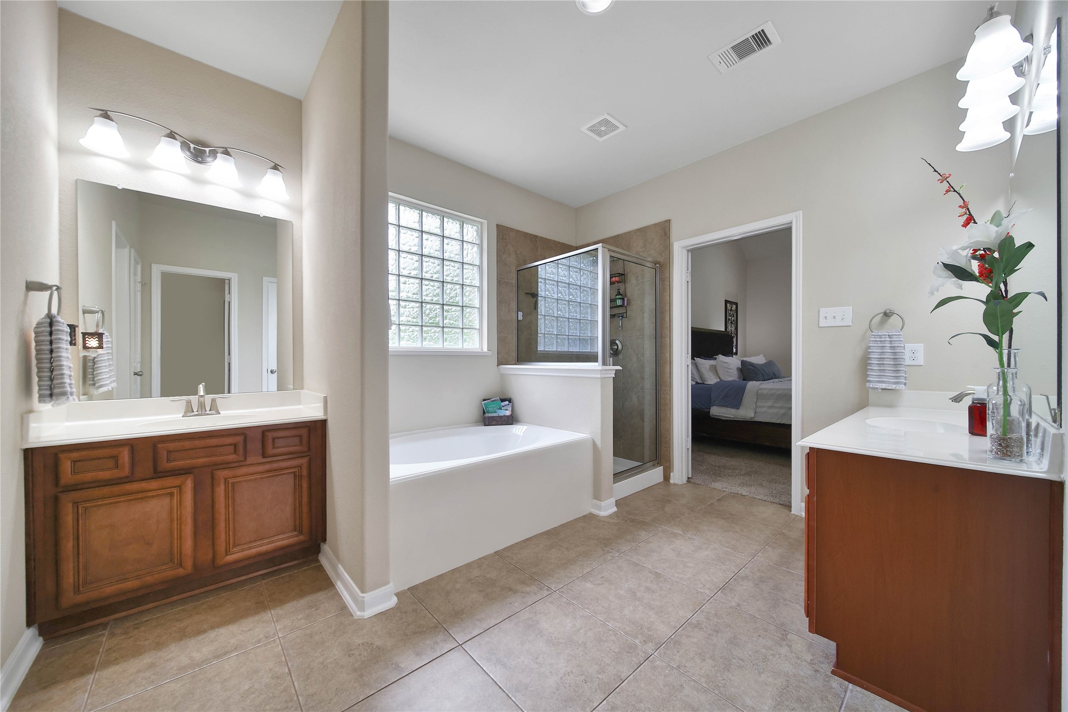9223 Wapiti Trail Conroe, TX 77303 - Photo 27 of 45 a spacious bathroom with a tub sink and mirror