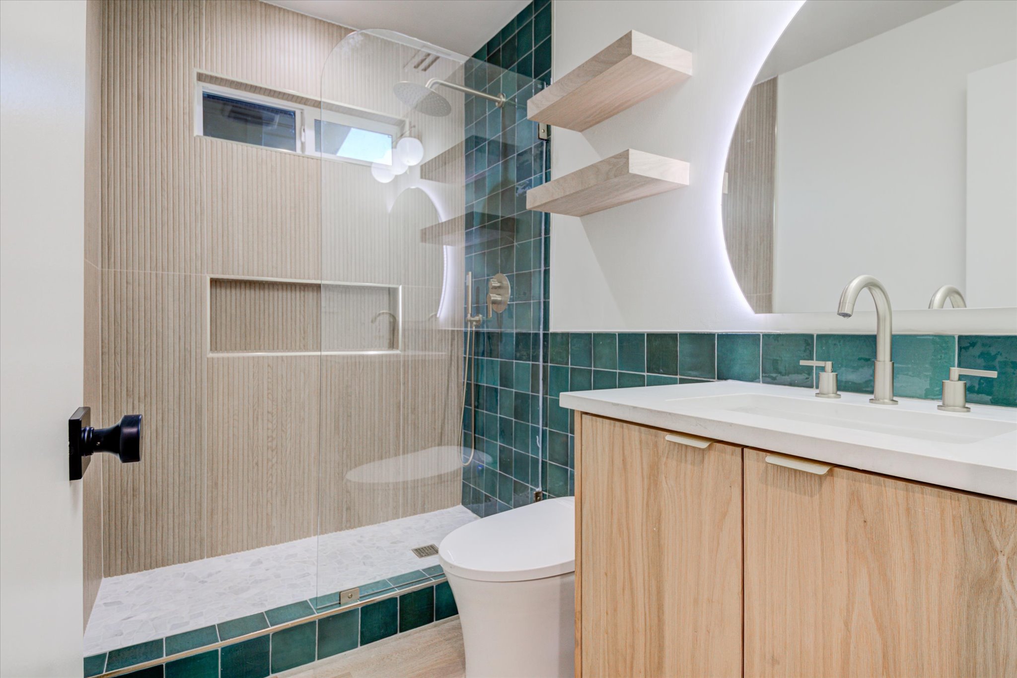 1719 Meander Drive Austin, TX 78721 - Photo 11 of 29 a bathroom with a sink a toilet and shower