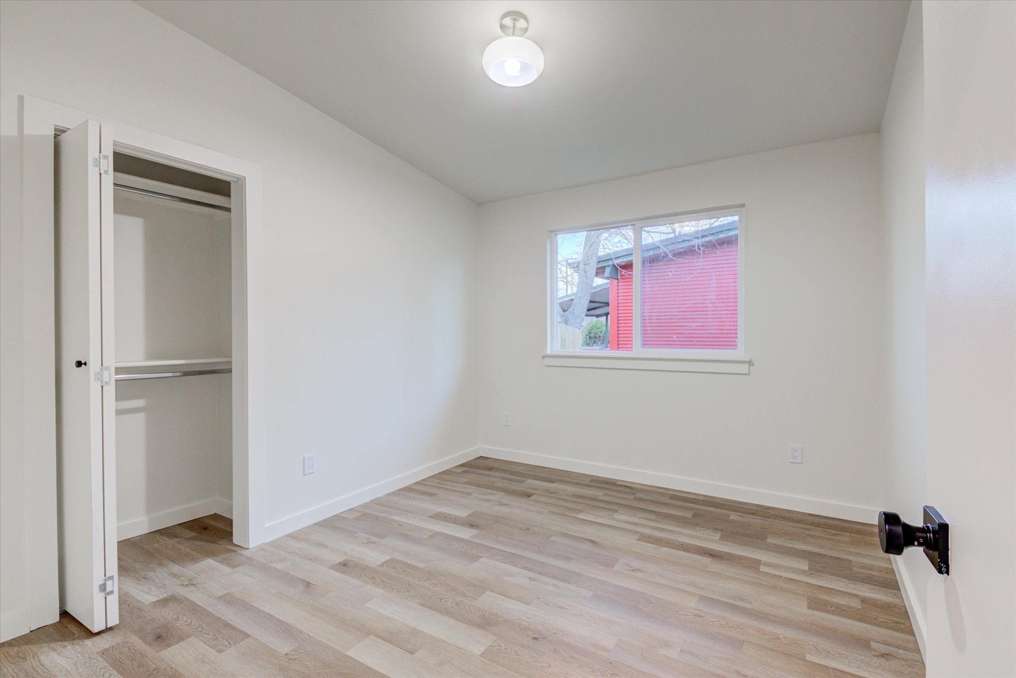 1719 Meander Drive Austin, TX 78721 - Photo 18 of 29 Front bedroom.
