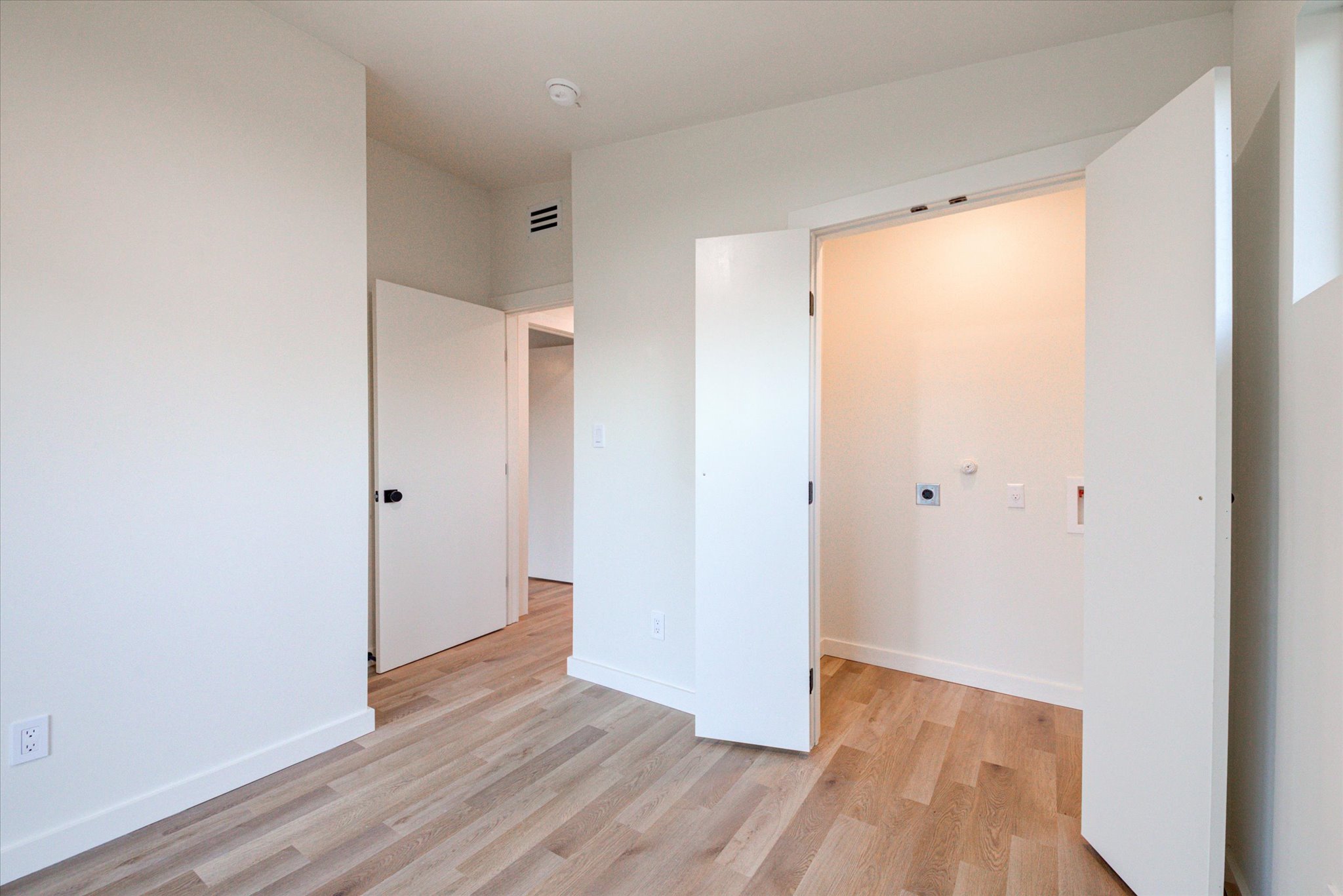 1719 Meander Drive Austin, TX 78721 - Photo 20 of 29 a view of hallway with wooden floor