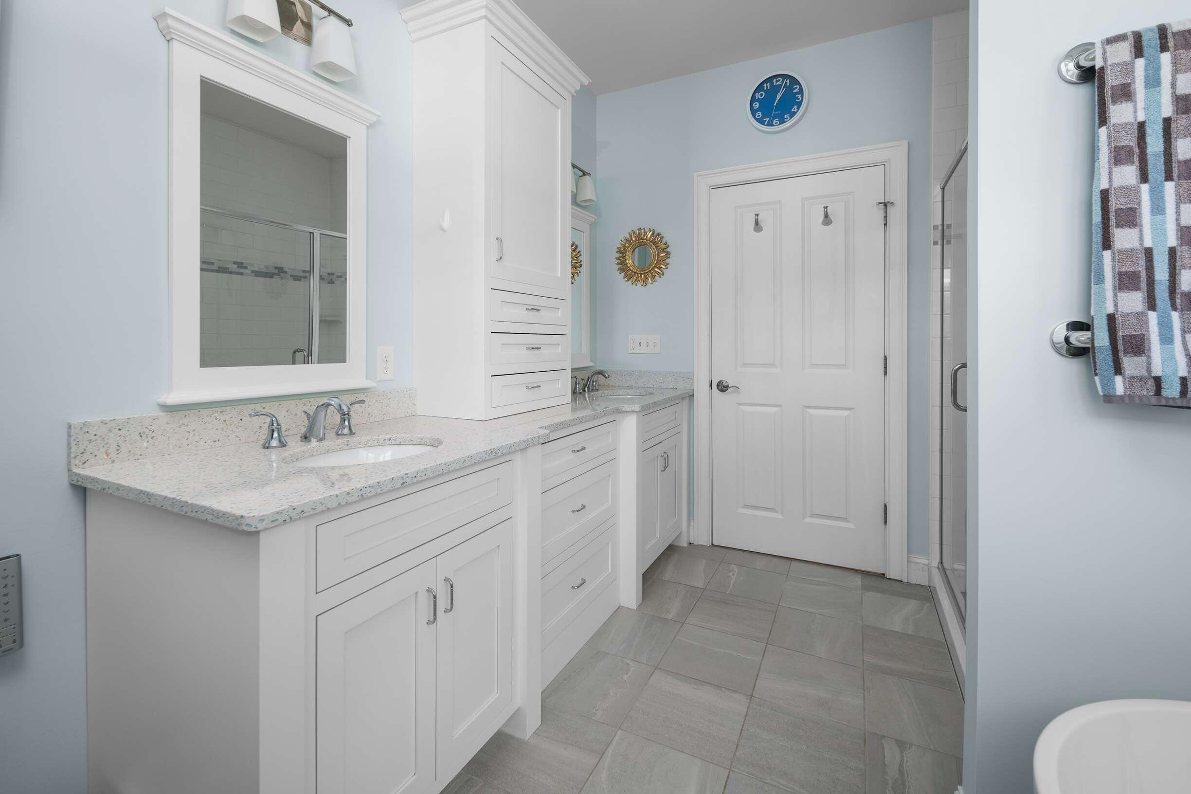 100 Shepard's Cove Road, Unit B2 Kittery, ME 03904 - Photo 14 of 34 Primary Bathroom