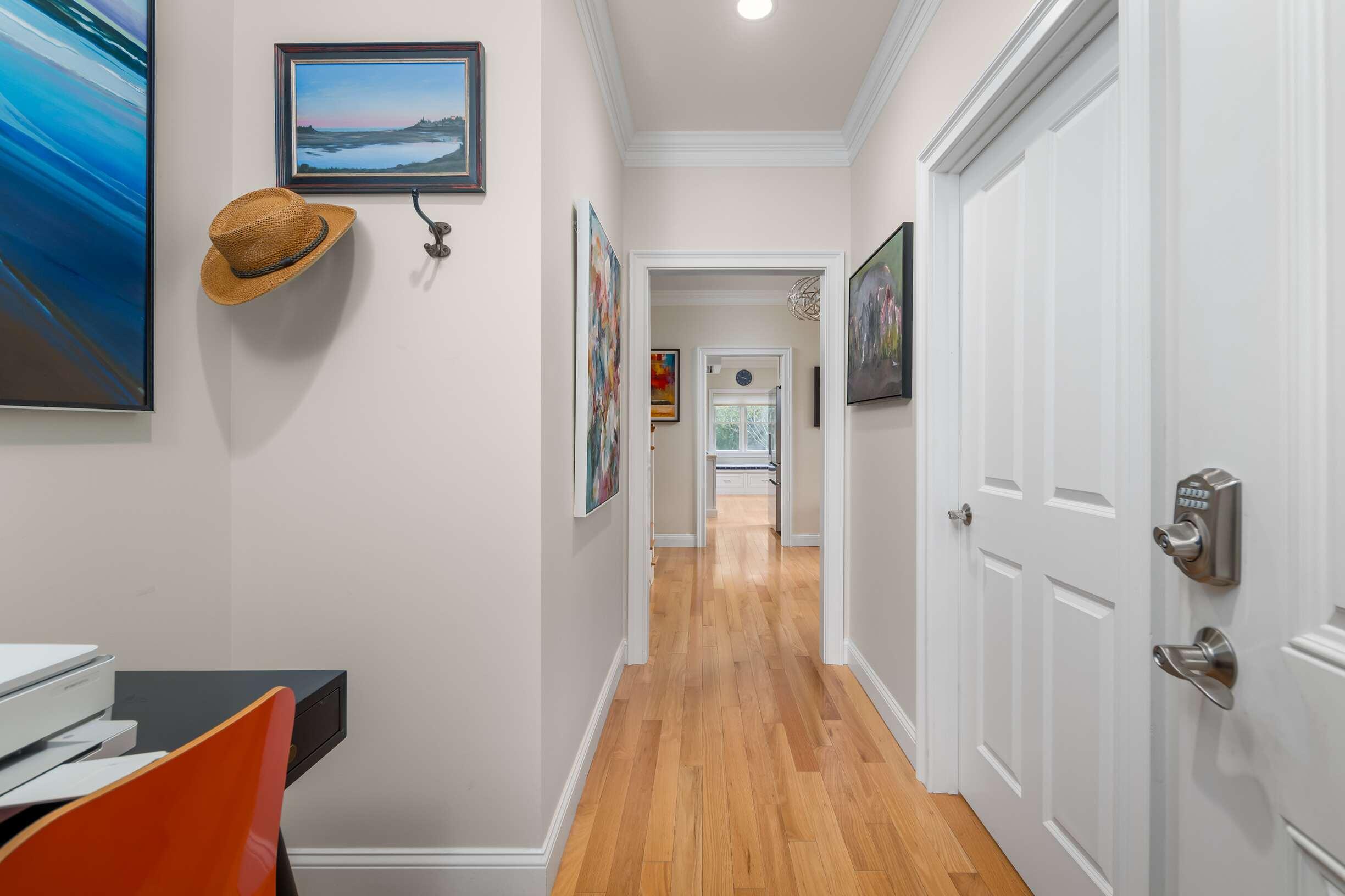 100 Shepard's Cove Road, Unit B2 Kittery, ME 03904 - Photo 10 of 34 Hallway